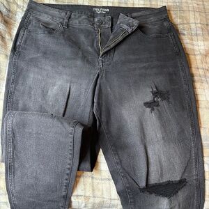 Maurice’s black distressed jeans size 18